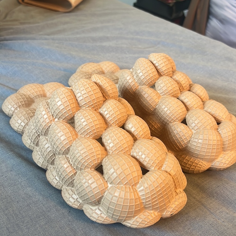 Bubble slippers